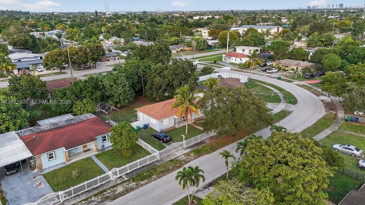 561 NW 190th St, Miami Gardens, FL 33169 Photo