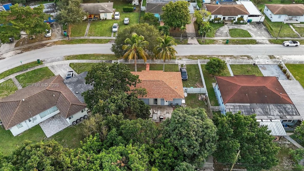 561 NW 190th St, Miami Gardens, FL 33169 Photo