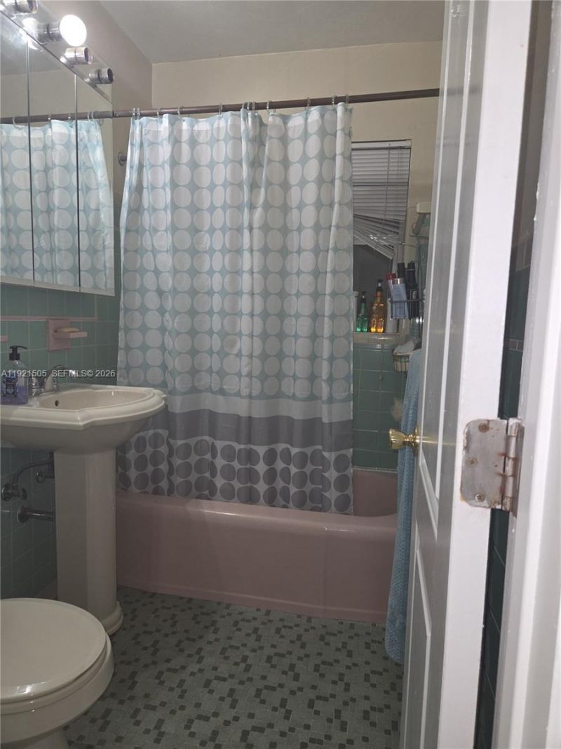 561 NW 190th St, Miami Gardens, FL 33169 Photo