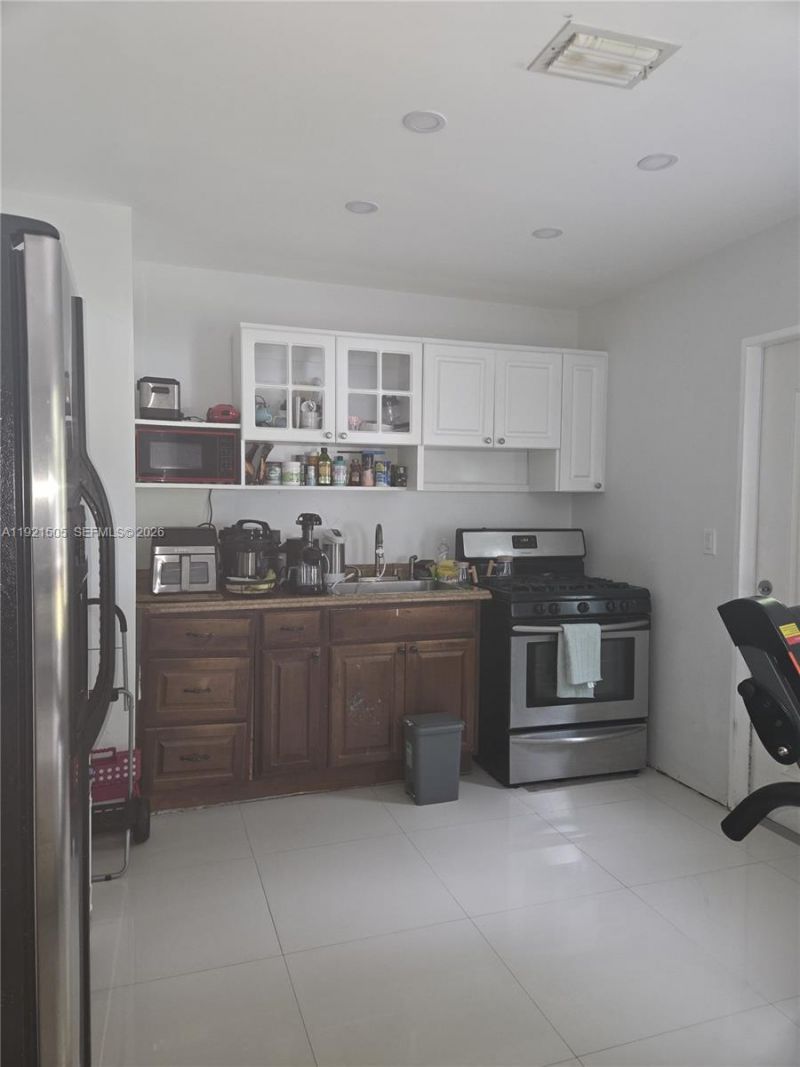 561 NW 190th St, Miami Gardens, FL 33169 Photo