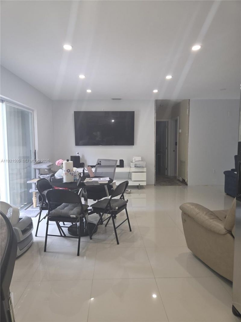 561 NW 190th St, Miami Gardens, FL 33169 Photo