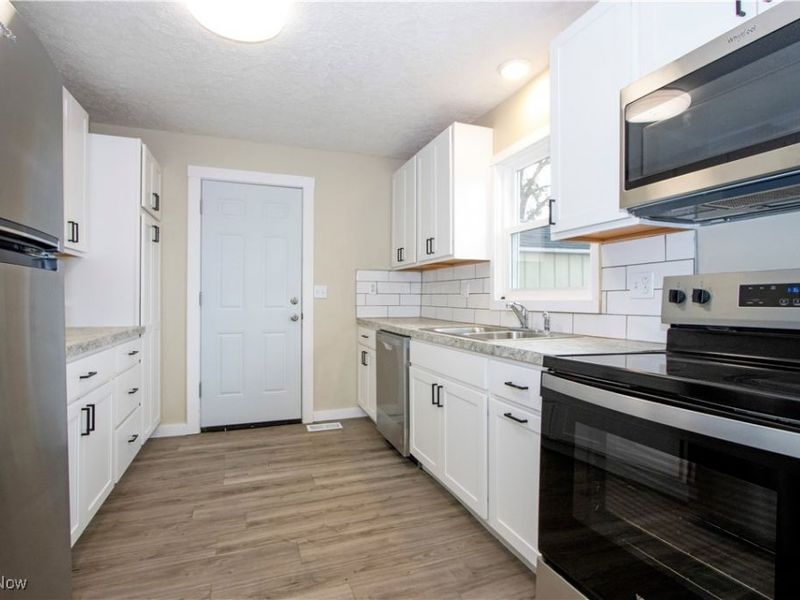 27 S State Street, Rittman, OH 44270 Photo 4