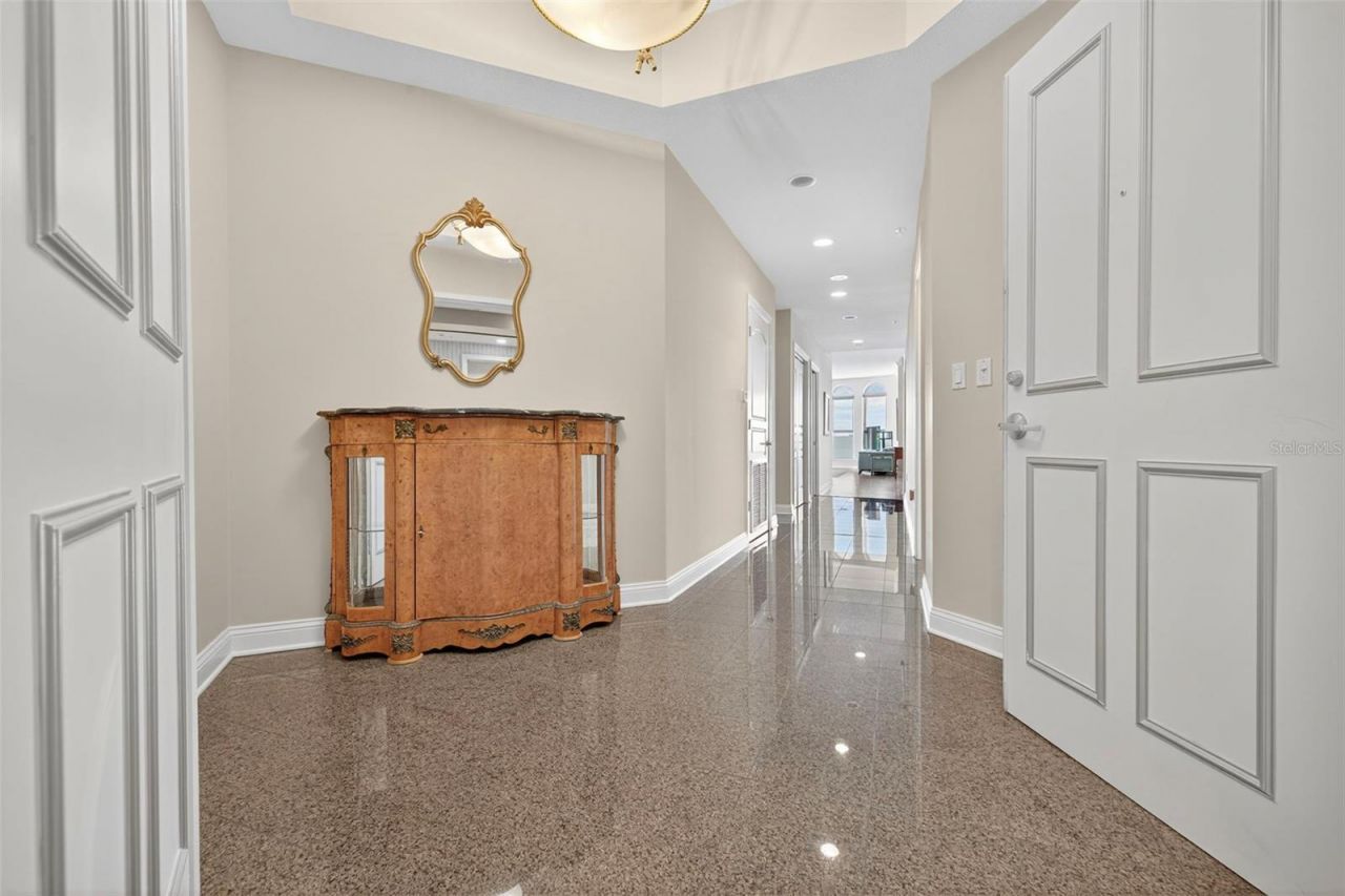 288 Beach Drive Ne, Unit 4B, Saint Petersburg, FL 33701 Photo