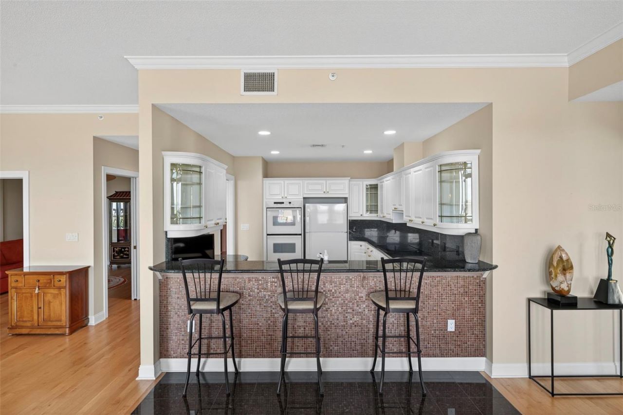 288 Beach Drive Ne, Unit 4B, Saint Petersburg, FL 33701 Photo