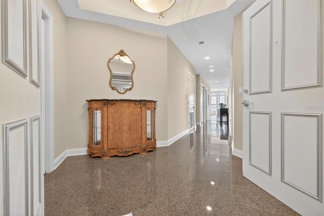 288 Beach Drive Ne, Unit 4B, Saint Petersburg, FL 33701 Photo