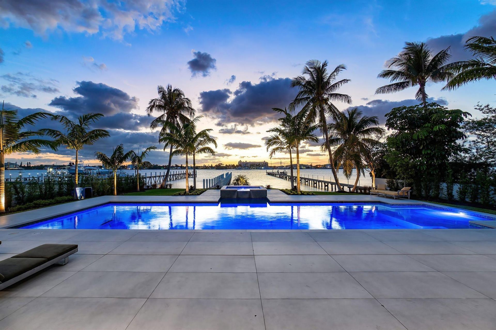 807 N Atlantic Drive, Lantana, FL 33462 Photo