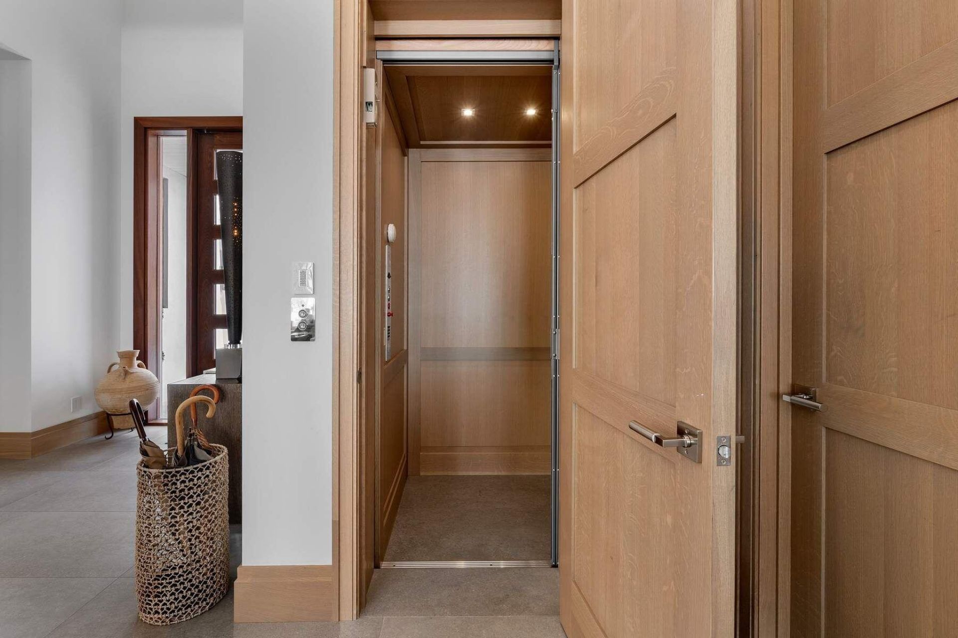 807 N Atlantic Drive, Lantana, FL 33462 Photo