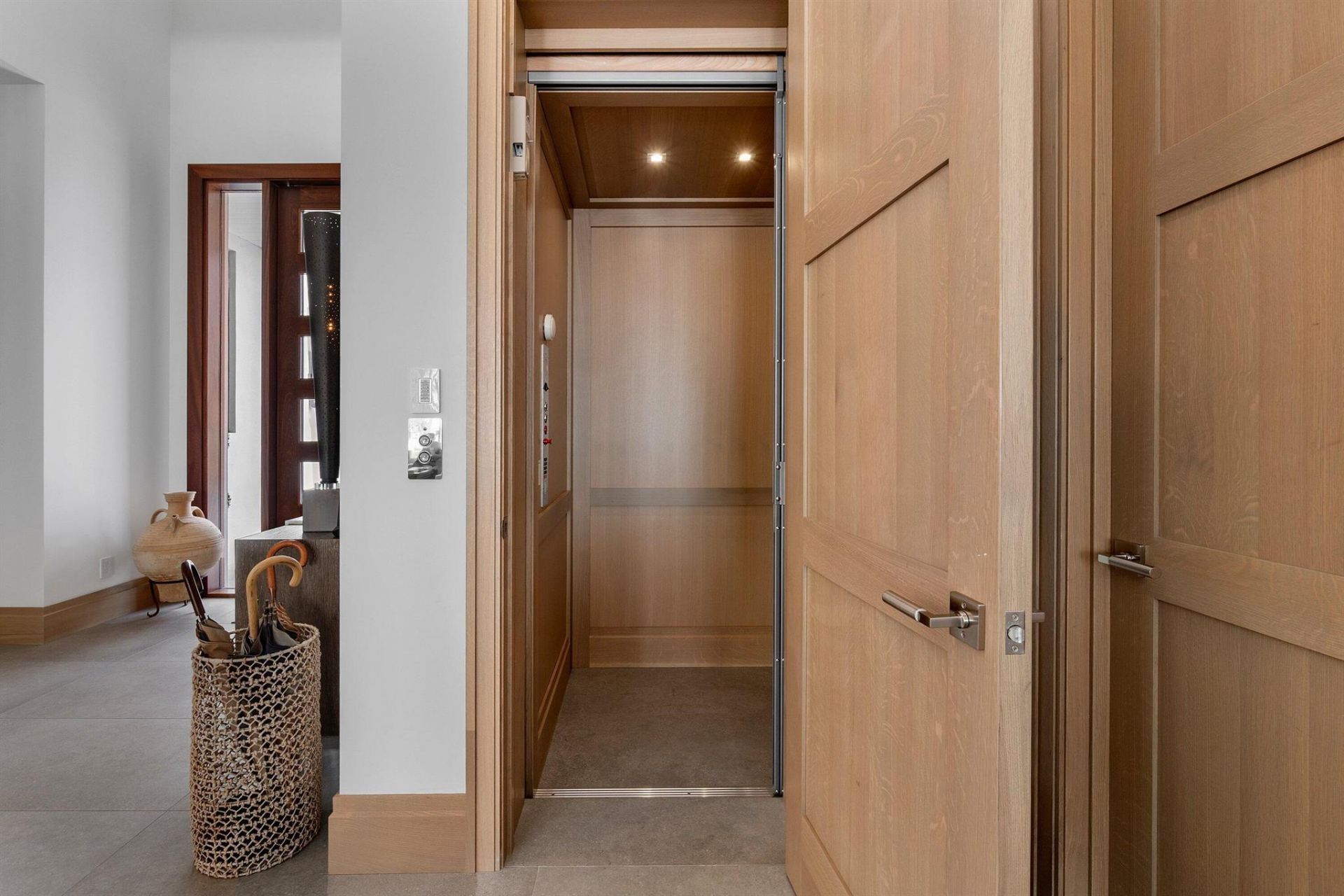 807 N Atlantic Drive, Lantana, FL 33462 Photo