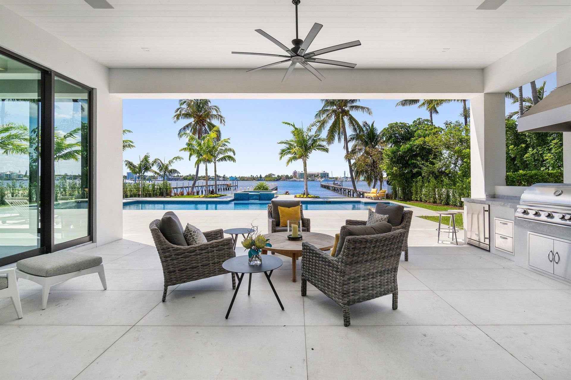 807 N Atlantic Drive, Lantana, FL 33462 Photo