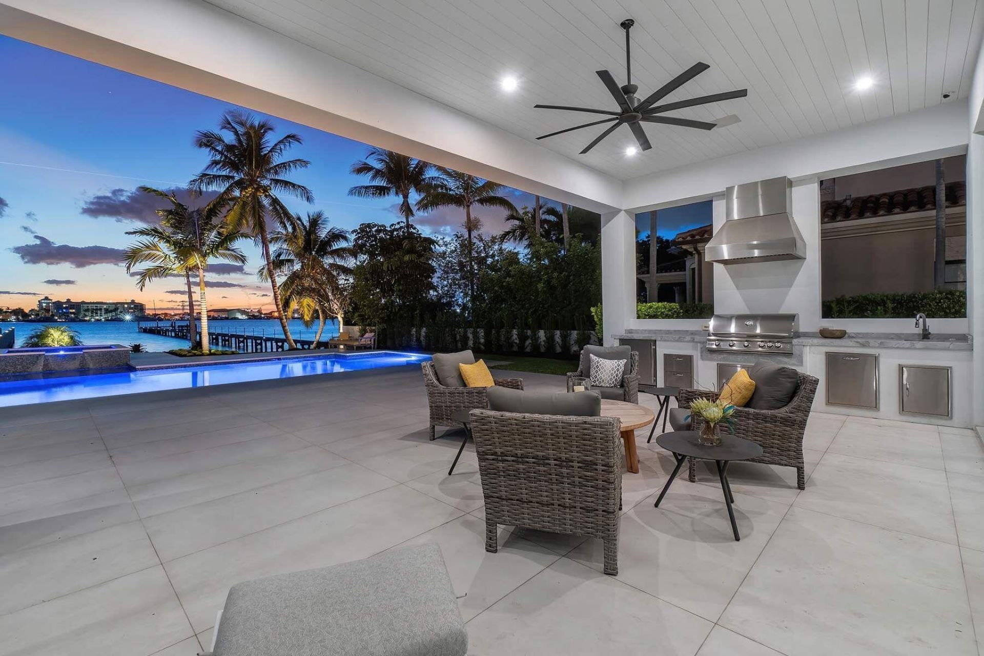 807 N Atlantic Drive, Lantana, FL 33462 Photo