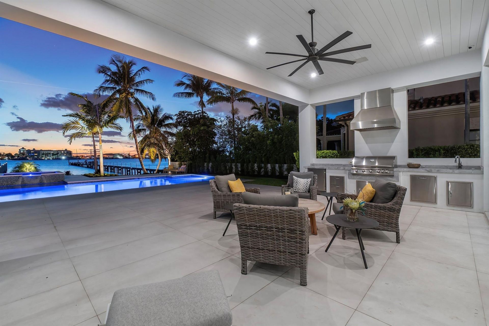 807 N Atlantic Drive, Lantana, FL 33462 Photo