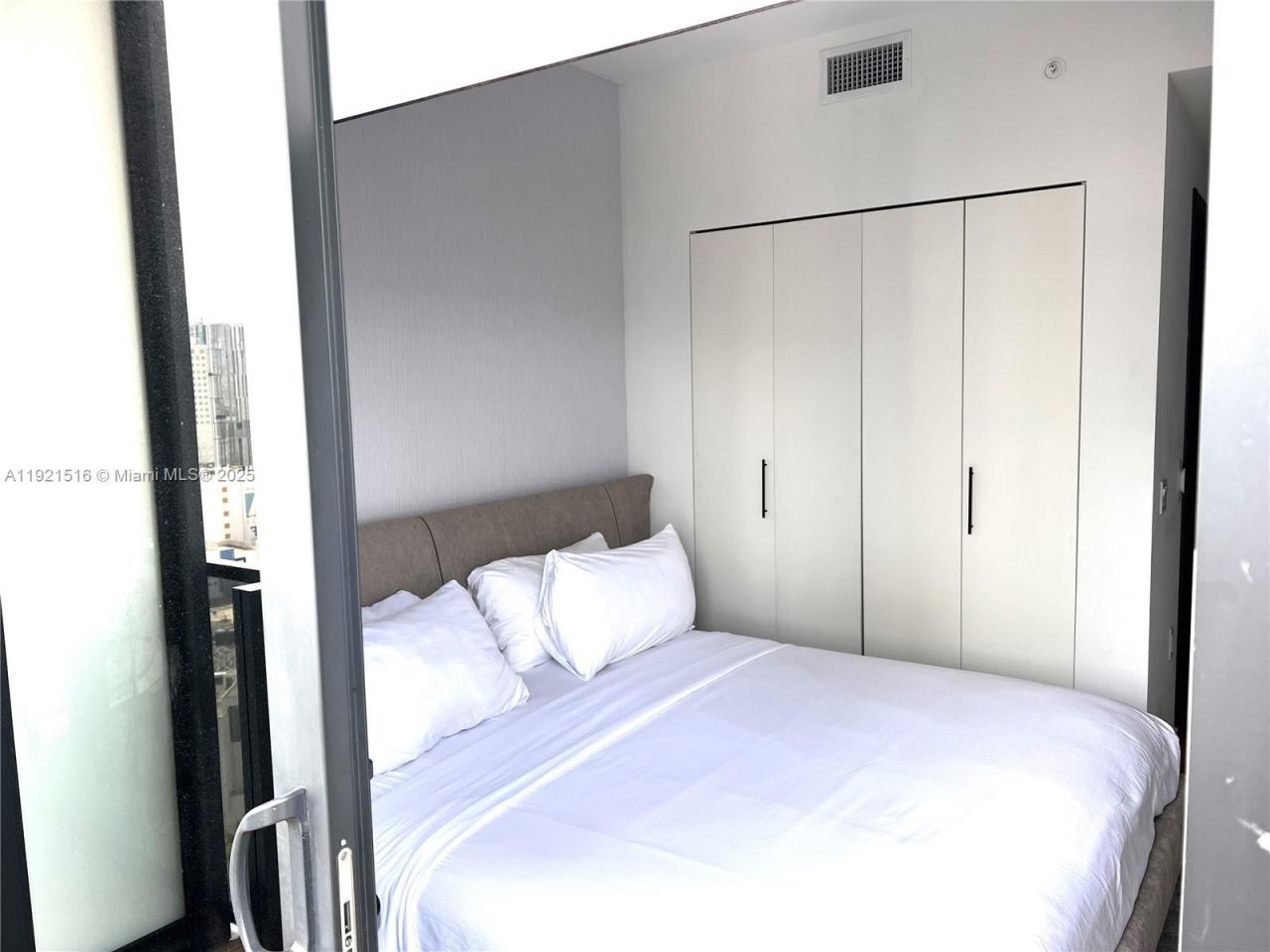 398 NE 5th St, Unit 2215, Miami, FL 33132 Photo