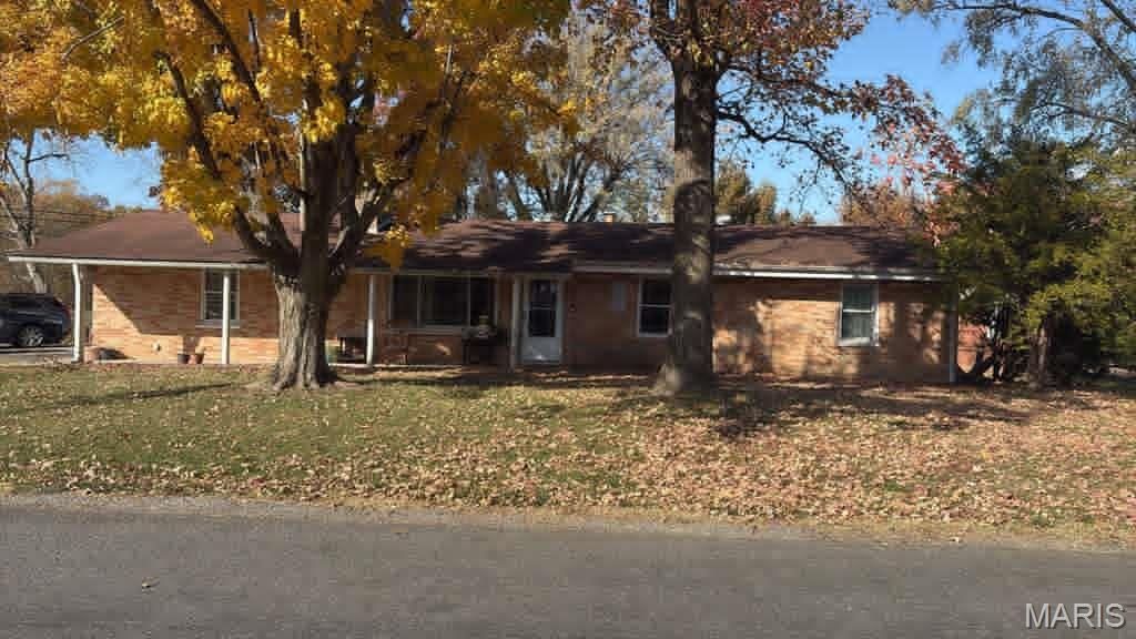 5006 Staten Drive, Godfrey, IL 62035 Main Photo