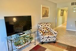 410 Melrose Pl. photo 4