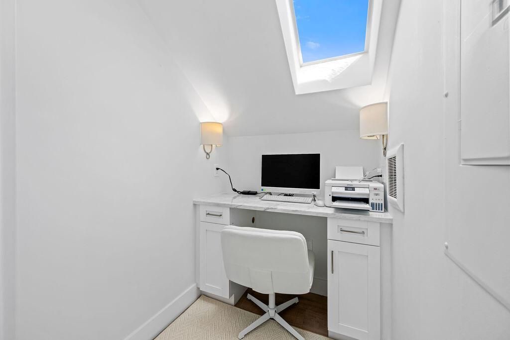 173 Peruvian Avenue, Unit 5, Palm Beach, FL 33480 Photo