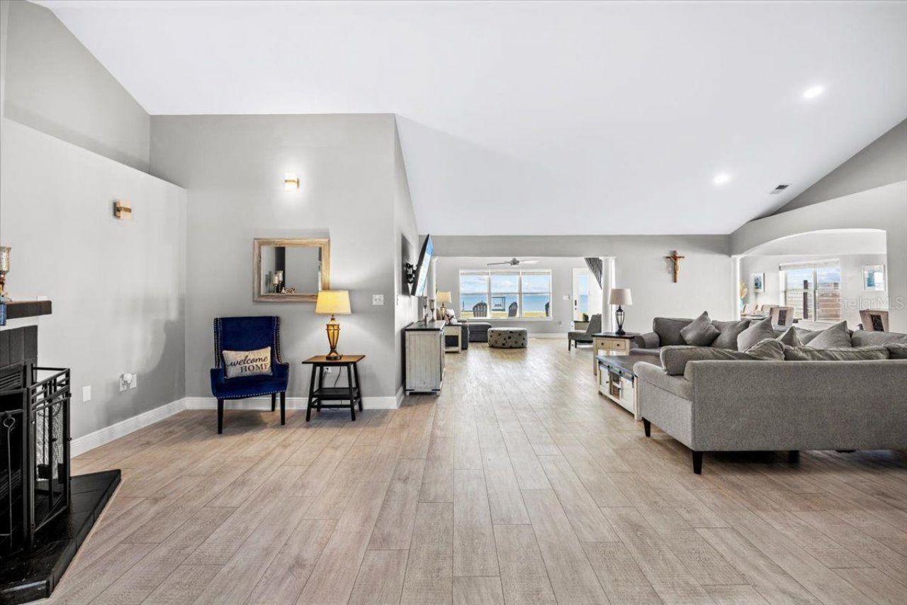 156 Shoreline Drive, Mary Esther, FL 32569 Photo