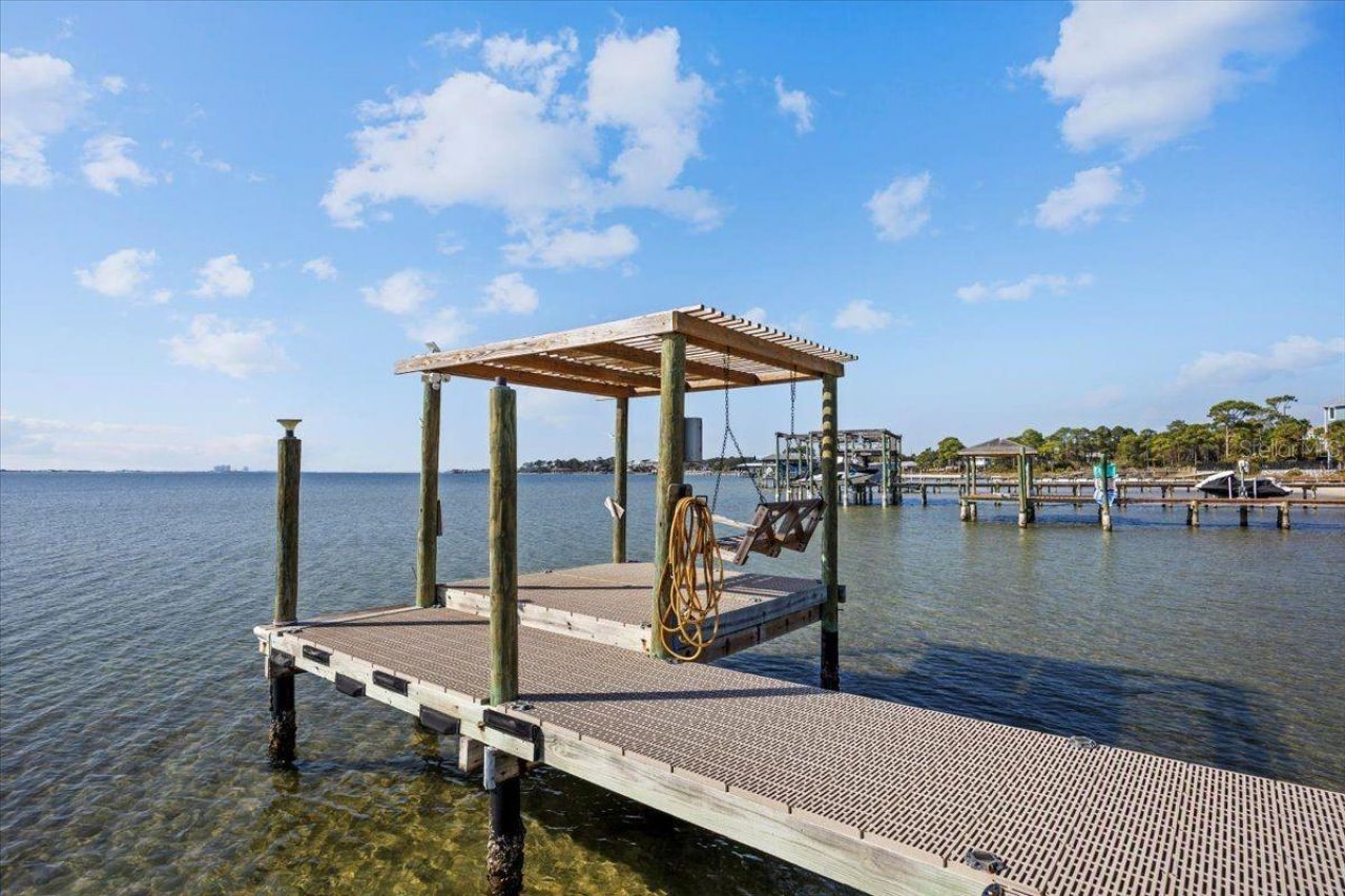 156 Shoreline Drive, Mary Esther, FL 32569 Photo