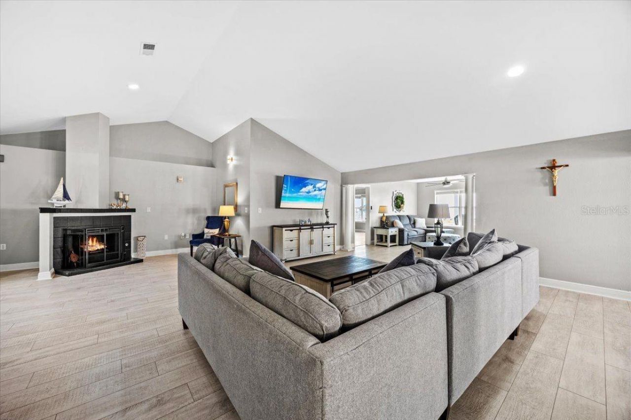 156 Shoreline Drive, Mary Esther, FL 32569 Photo