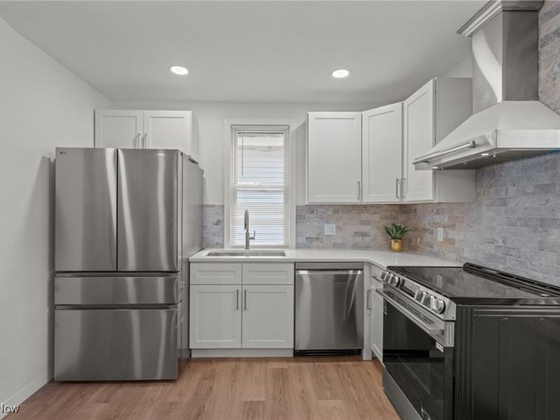 2276 W 41st Street, Cleveland, OH 44113 Photo 13