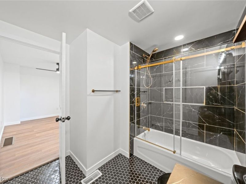 2276 W 41st Street, Cleveland, OH 44113 Photo 9