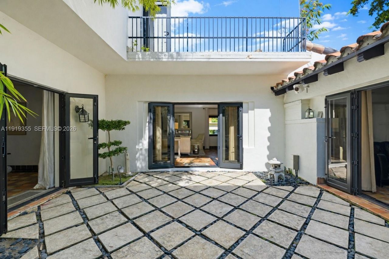 5860 Pine Tree Dr, Miami Beach, FL 33140 Photo