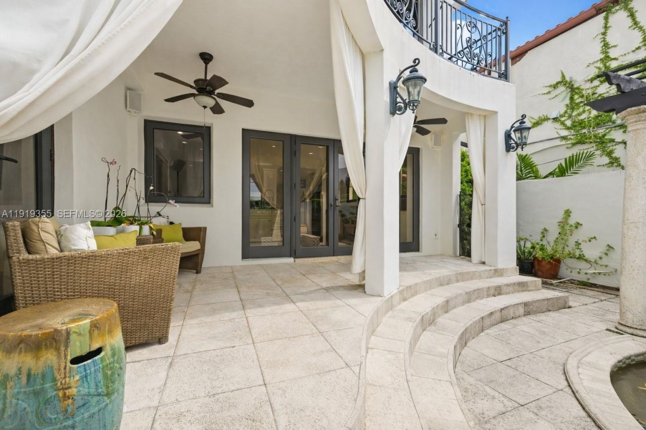 5860 Pine Tree Dr, Miami Beach, FL 33140 Photo