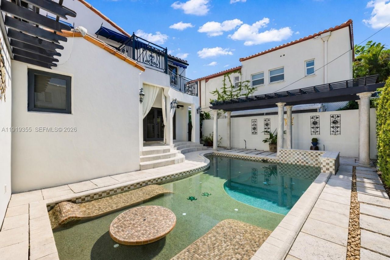 5860 Pine Tree Dr, Miami Beach, FL 33140 Photo