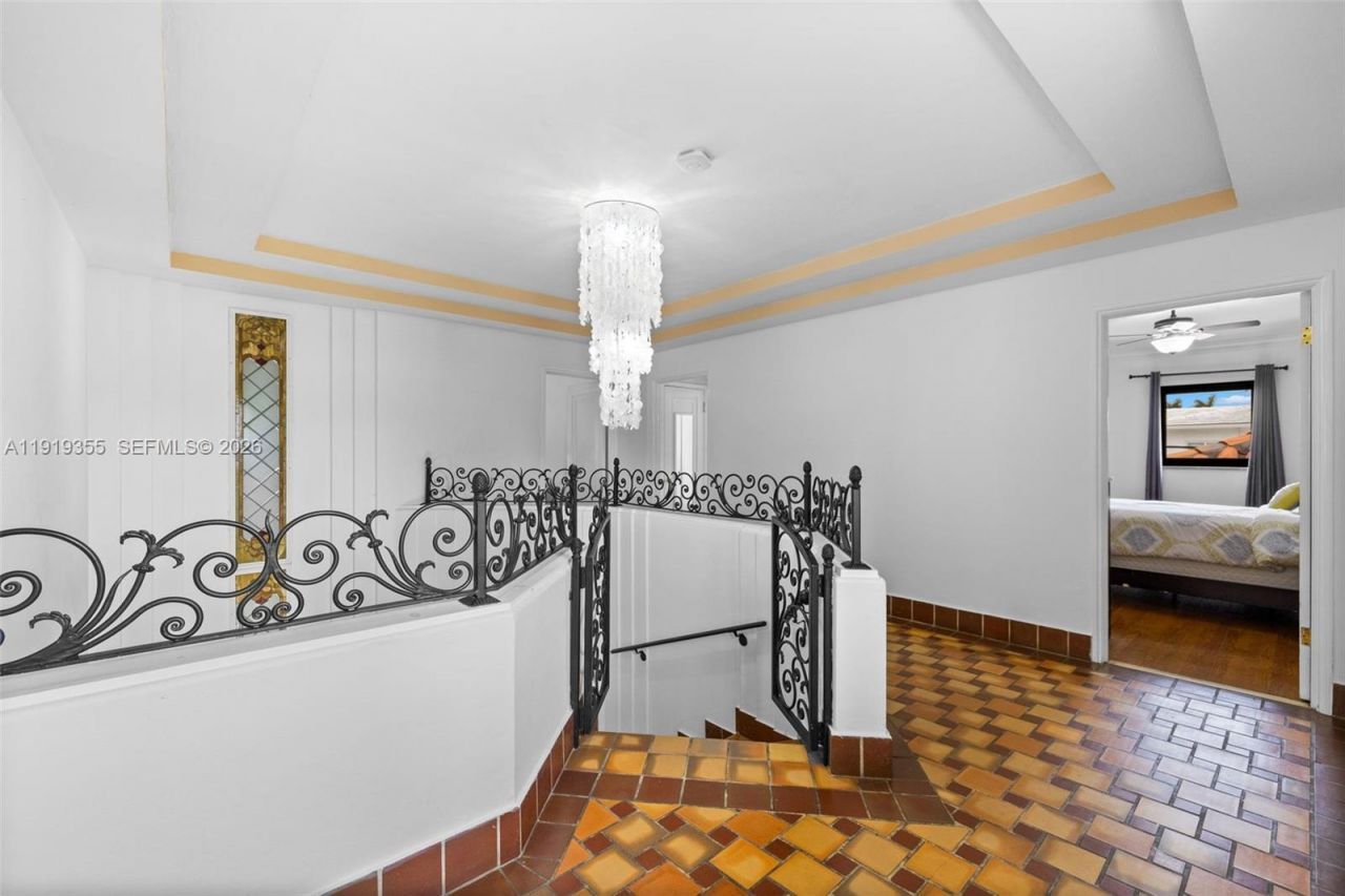 5860 Pine Tree Dr, Miami Beach, FL 33140 Photo