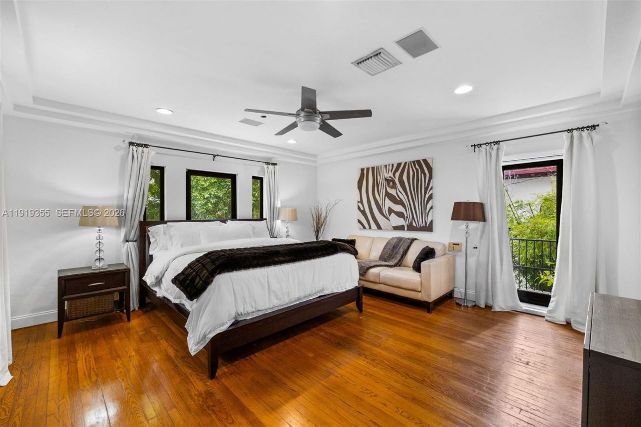 5860 Pine Tree Dr, Miami Beach, FL 33140 Photo