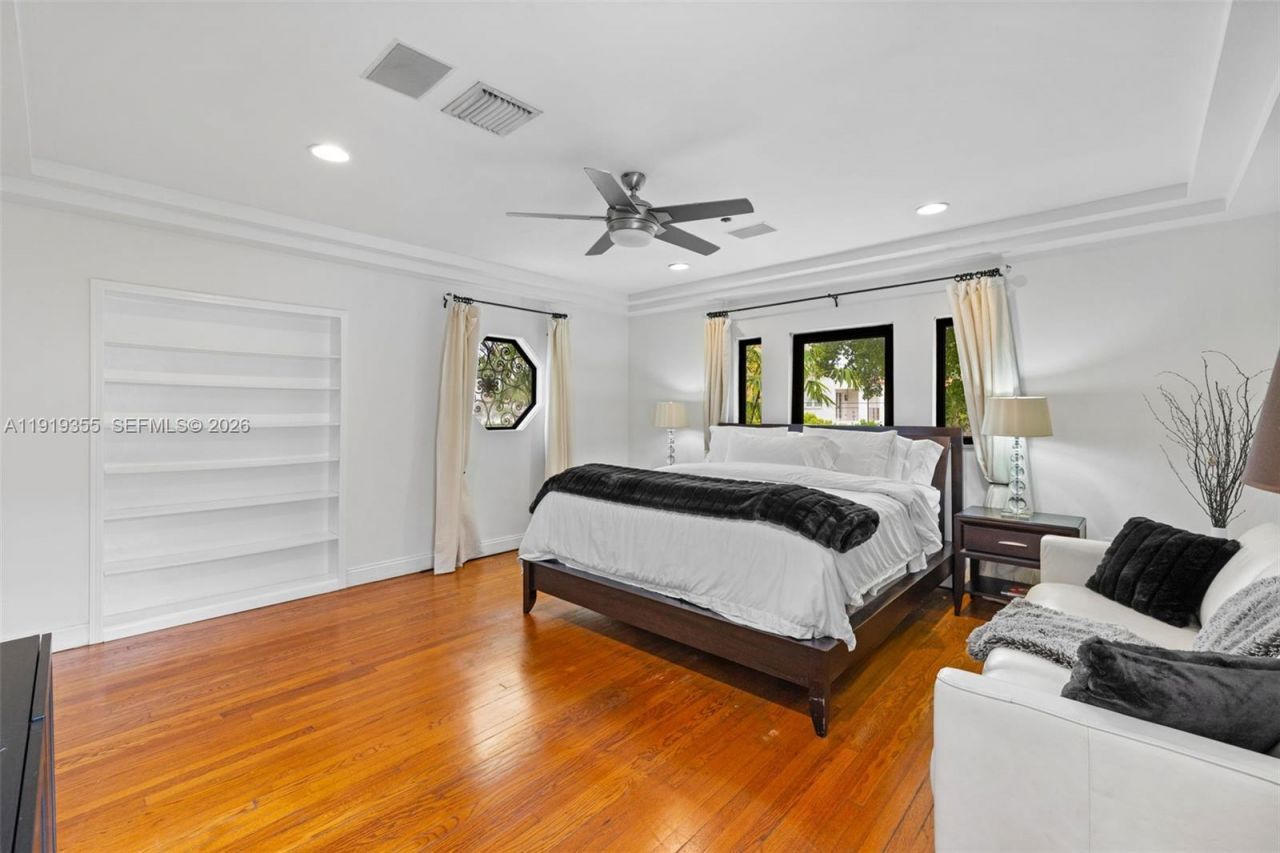 5860 Pine Tree Dr, Miami Beach, FL 33140 Photo