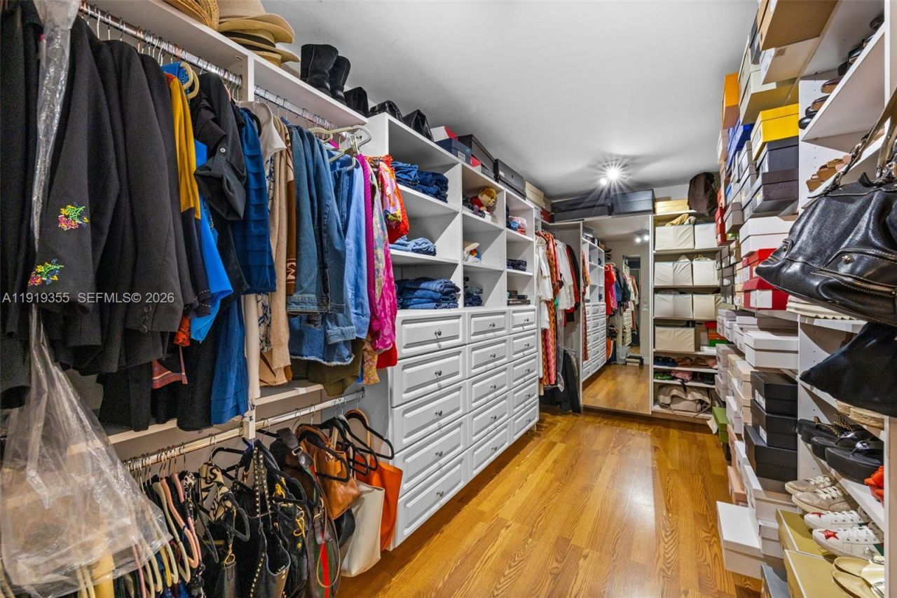 5860 Pine Tree Dr, Miami Beach, FL 33140 Photo