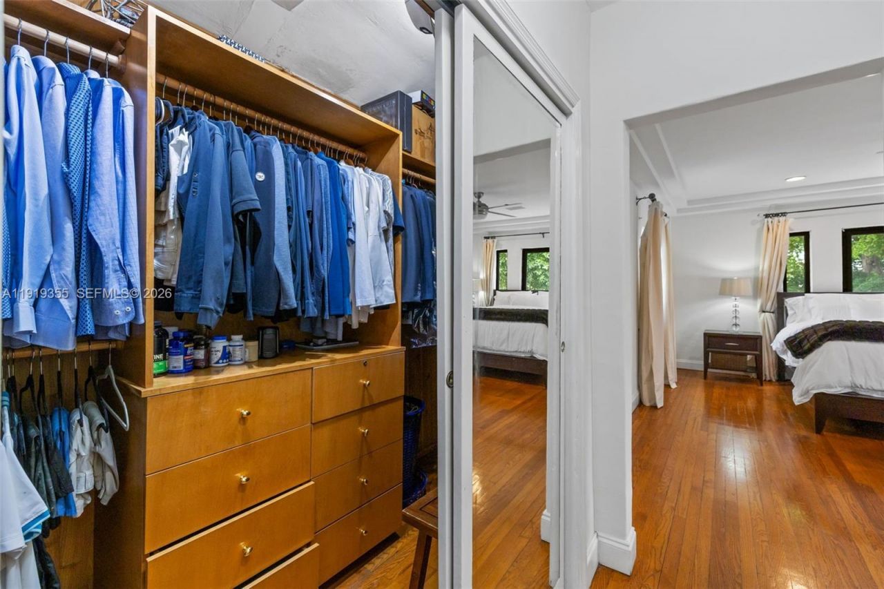 5860 Pine Tree Dr, Miami Beach, FL 33140 Photo