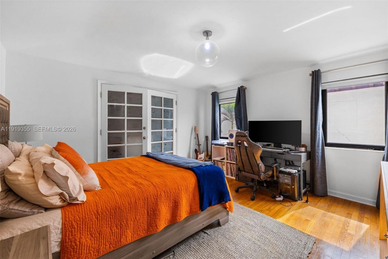 5860 Pine Tree Dr, Miami Beach, FL 33140 Photo