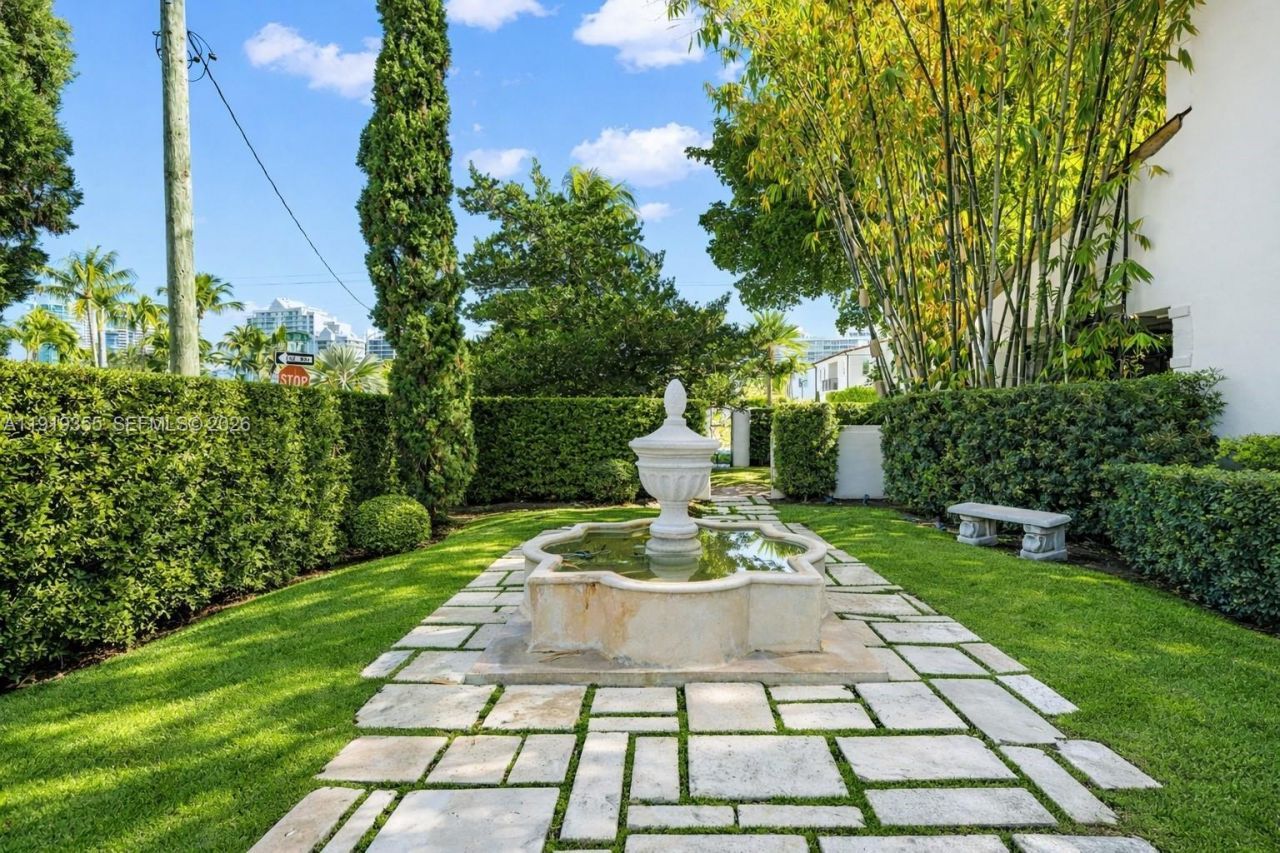 5860 Pine Tree Dr, Miami Beach, FL 33140 Photo