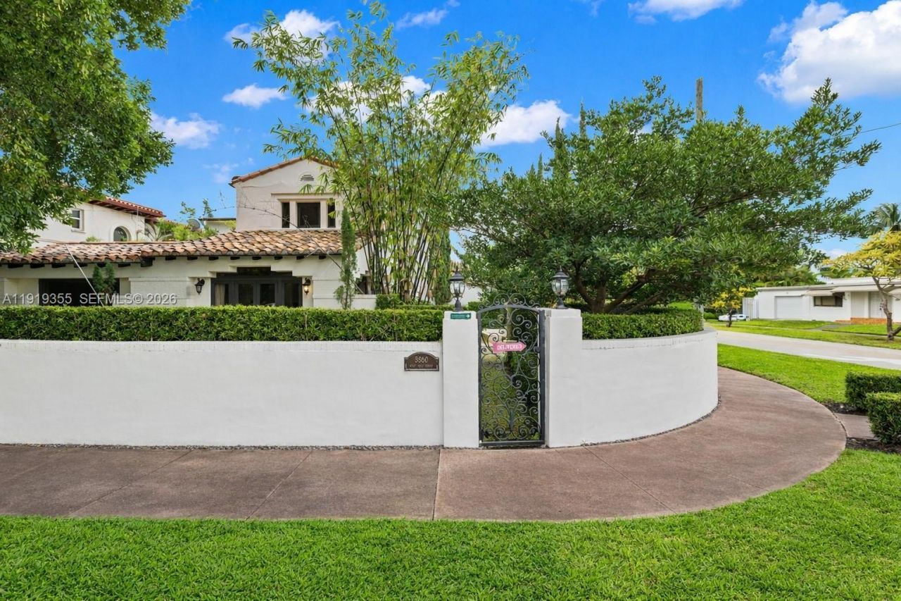 5860 Pine Tree Dr, Miami Beach, FL 33140 Photo