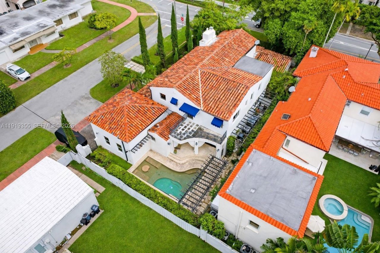 5860 Pine Tree Dr, Miami Beach, FL 33140 Photo