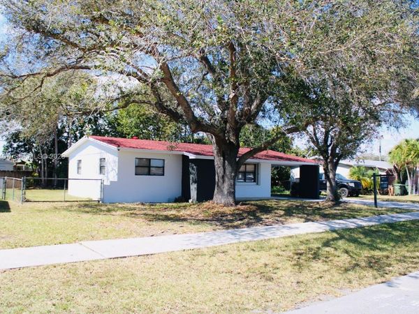 1562 NW 8th Ave, Homestead, FL 33030