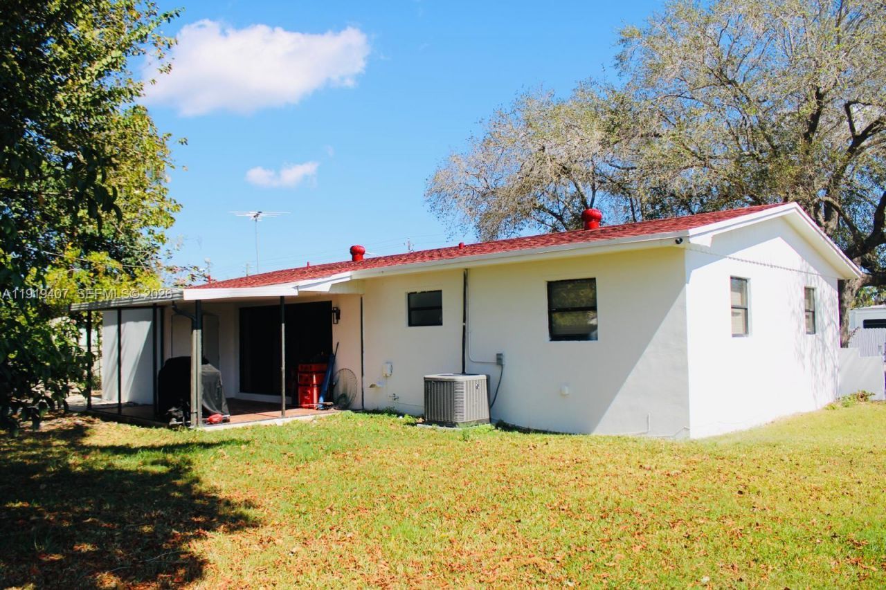 1562 NW 8th Ave, Homestead, FL 33030 Photo