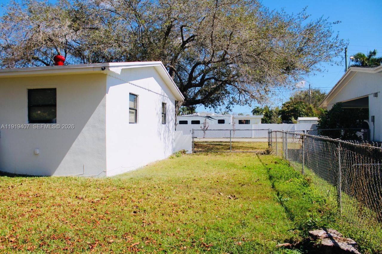 1562 NW 8th Ave, Homestead, FL 33030 Photo