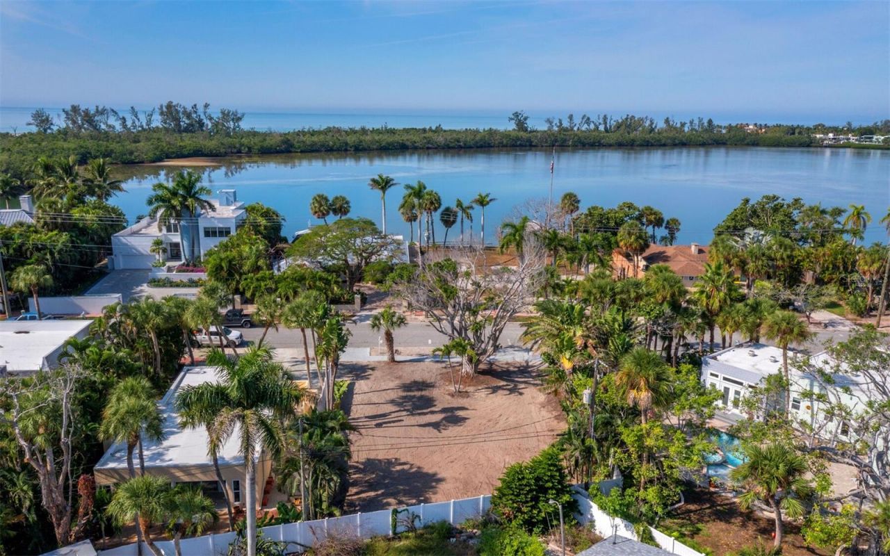 335 N Washington Drive, Sarasota, FL 34236 Photo