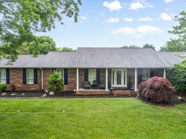 1403 Lincolnshire Drive, Maryville, TN 37803