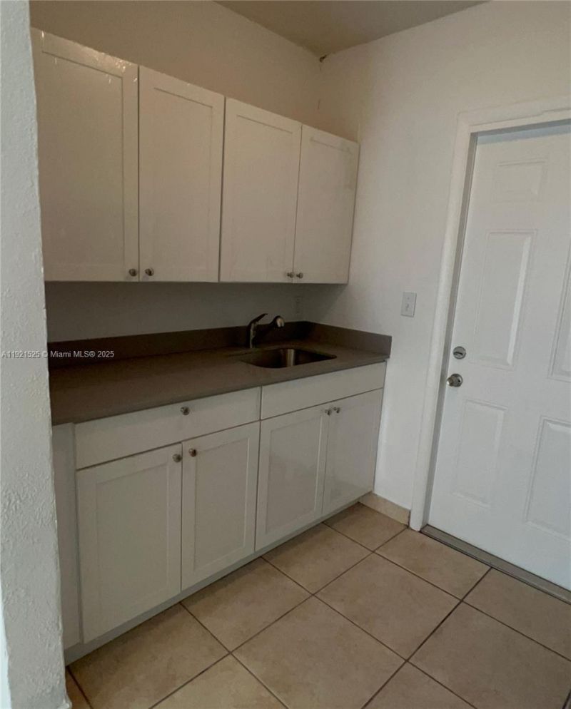 1286 NW 59th St, Miami, FL 33142 Photo