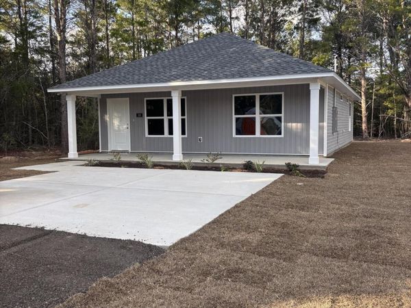 37 Pansy Ln, DeFuniak Springs, FL 32433