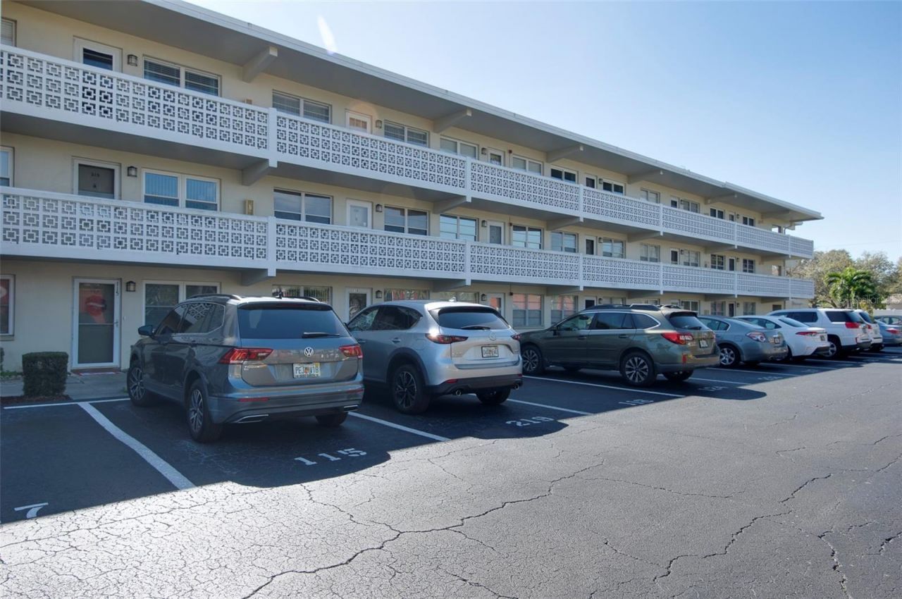8101 11th Street N, Unit 319, Saint Petersburg, FL 33702 Photo
