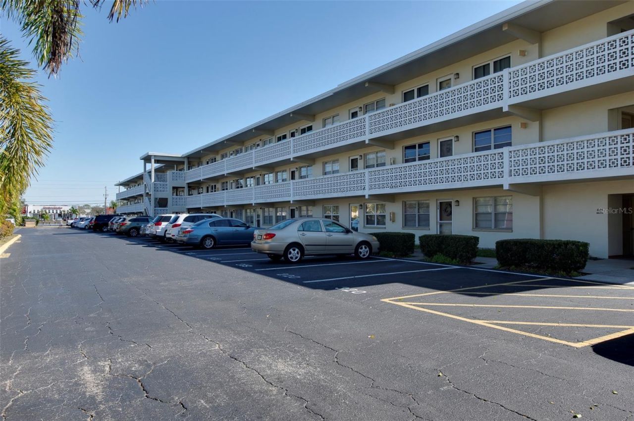 8101 11th Street N, Unit 319, Saint Petersburg, FL 33702 Photo