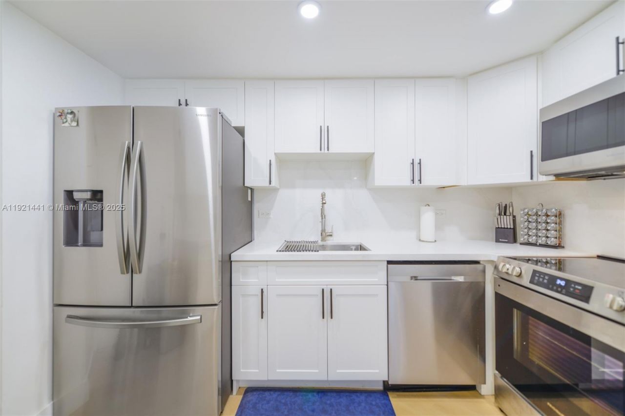 801 Brickell Bay Dr, Unit 1962, Miami, FL 33131 Photo