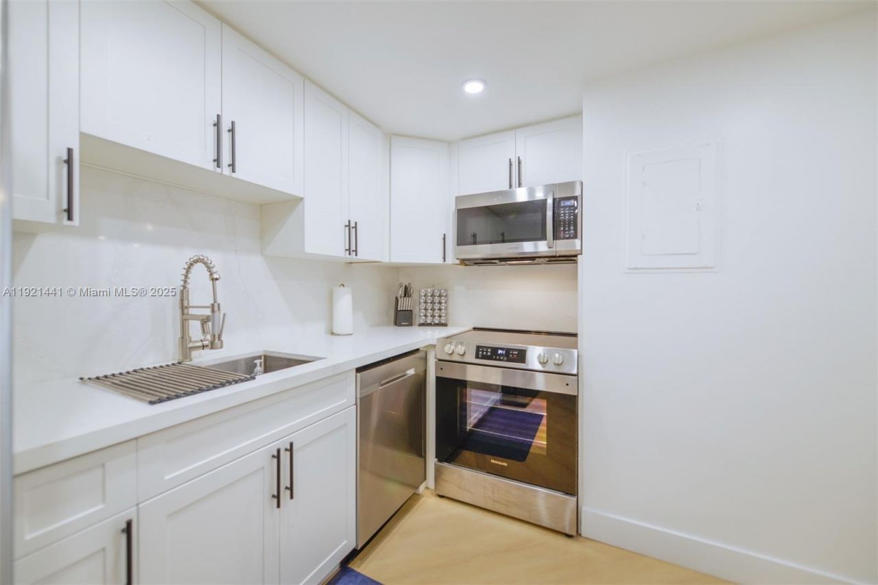 801 Brickell Bay Dr, Unit 1962, Miami, FL 33131 Photo