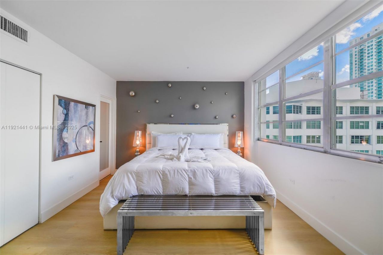 801 Brickell Bay Dr, Unit 1962, Miami, FL 33131 Photo