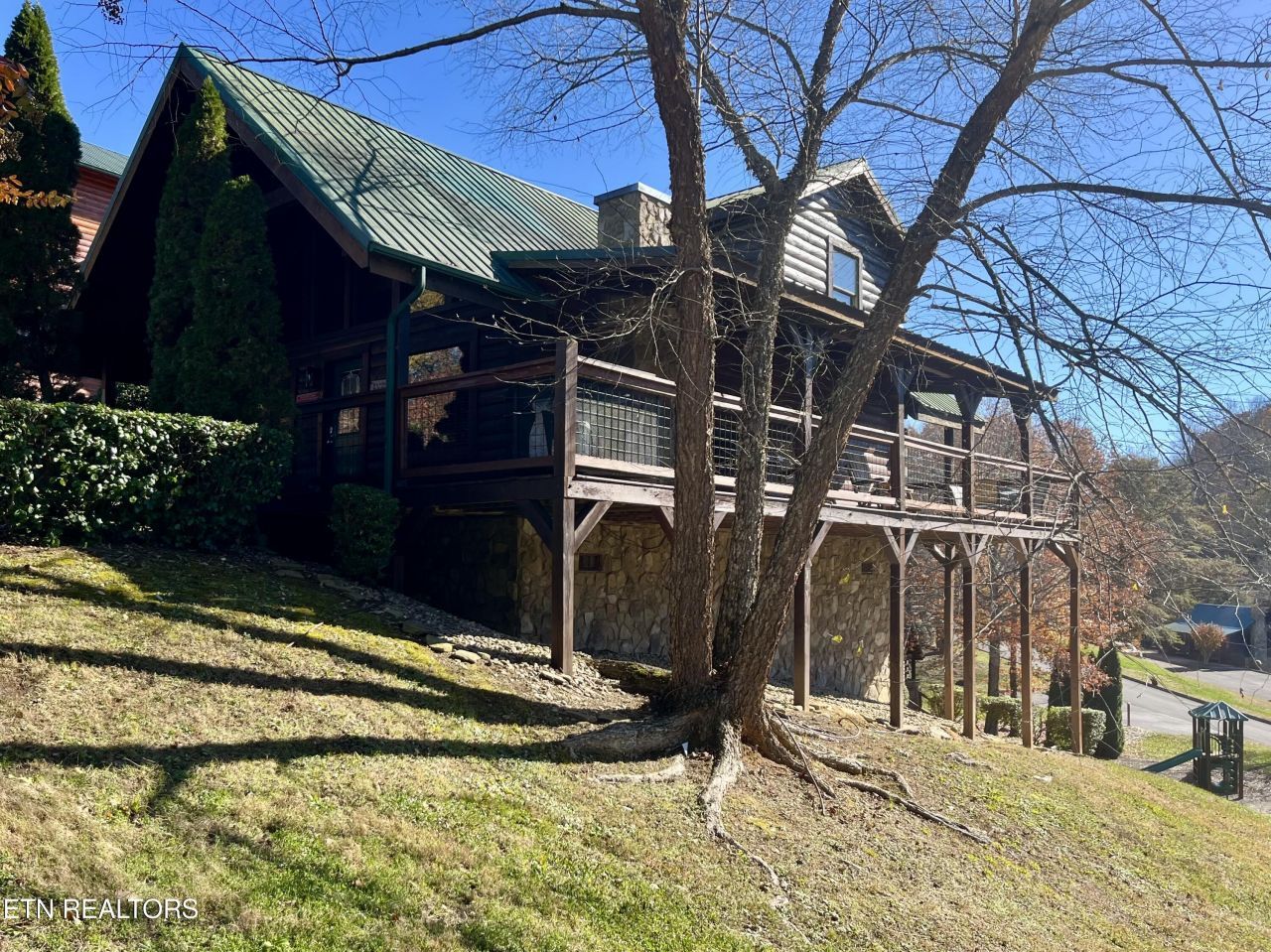 1653 Little Cabin Loop, Sevierville, TN 37862 Main Photo