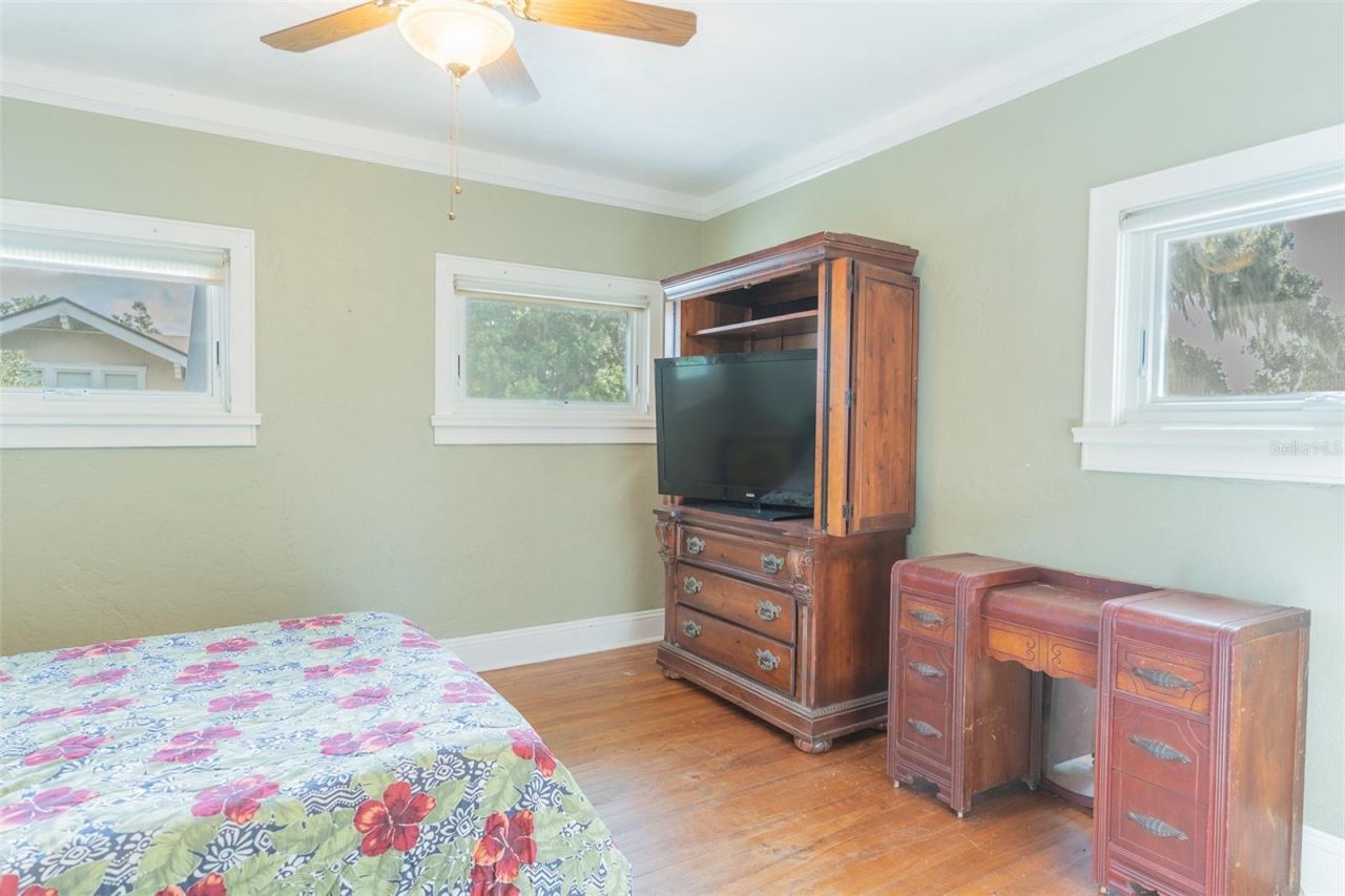 1433 N Lake Howard Drive, Winter Haven, FL 33881 Photo